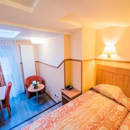 Hotell Sander 3*