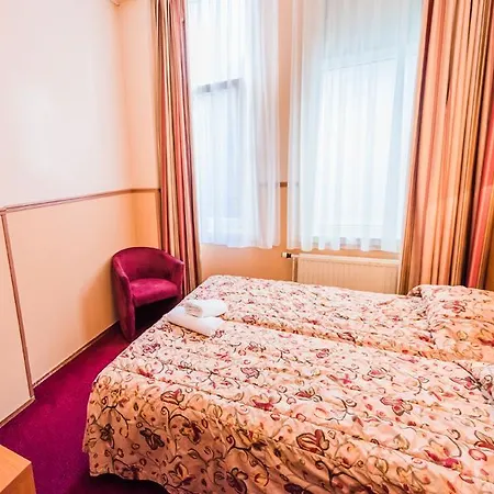 Sander Hotel
